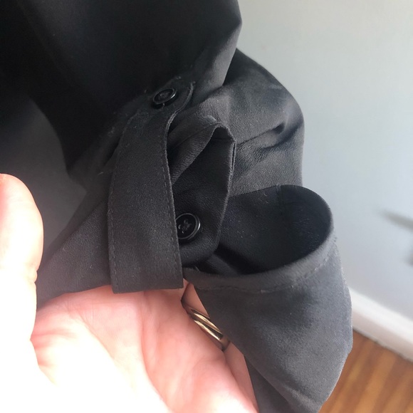 Ann Taylor Blouse 🖤 - Picture 4 of 7